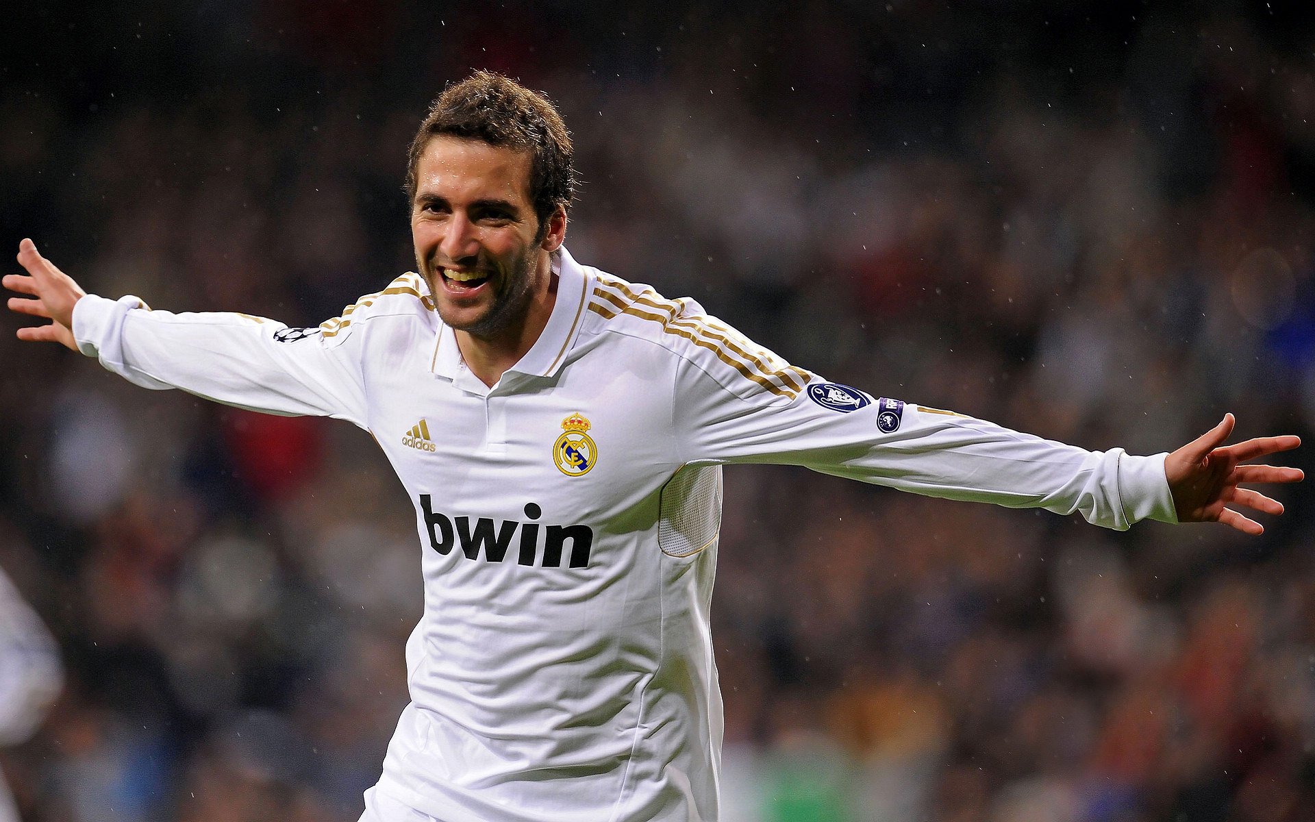 “胡利安·门德斯的坚韧精神与精湛技巧,助力阿根廷美洲狮队勇攀高峰”